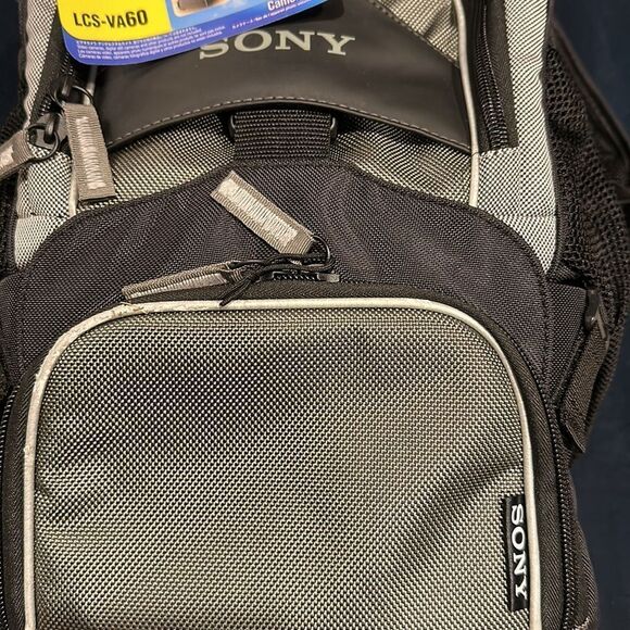 NWT-SONY CAMERA CASE - Picture 3 of 7